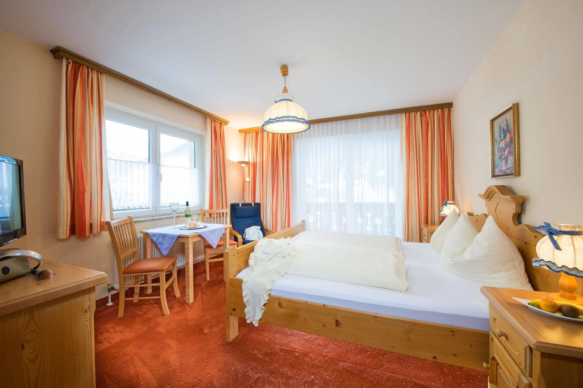 Pension St.Leonhard Bed and Breakfast Bad Gastein Esterno foto